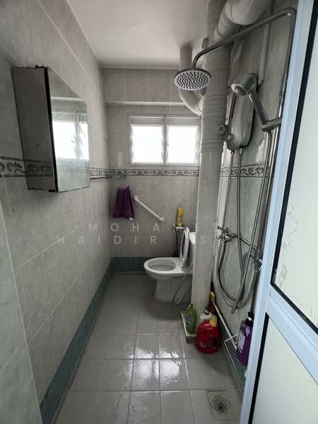 653 Yishun Avenue 4, 653 Yishun Avenue 4, 3 Bedrooms, 1,100 sqft, HDB Flat For Sale, by Mohamed Haidir Ismail, 500113667 - Bathroom - PropertyGuru.com.sg