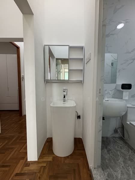 Lakepoint Condo, 2 Lakepoint Drive, 2 Bedrooms, 550 sqft, Condominium For Rent, by Angelia Tan, 500113672 - Bathroom - PropertyGuru.com.sg