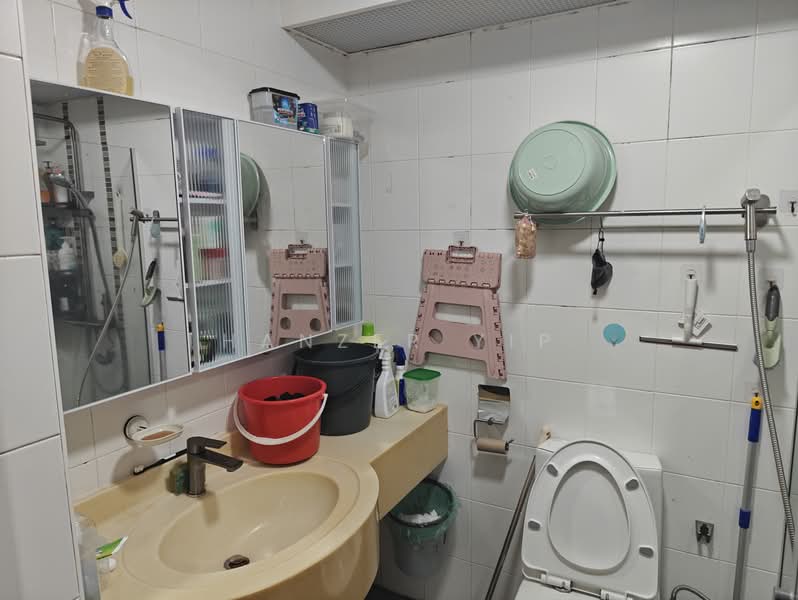 410B Fernvale Road, 410B Fernvale Road, 3 Bedrooms, 1,001 sqft, HDB Flat For Sale, by Hanzer Yip, 500113694 - Bathroom - PropertyGuru.com.sg