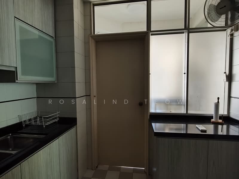 Changi Green, 712 Upper Changi Road East, 3 Bedrooms, 1,216 sqft, Condominium For Rent, by Rosalind Teow, 500113708 - Kitchen - PropertyGuru.com.sg