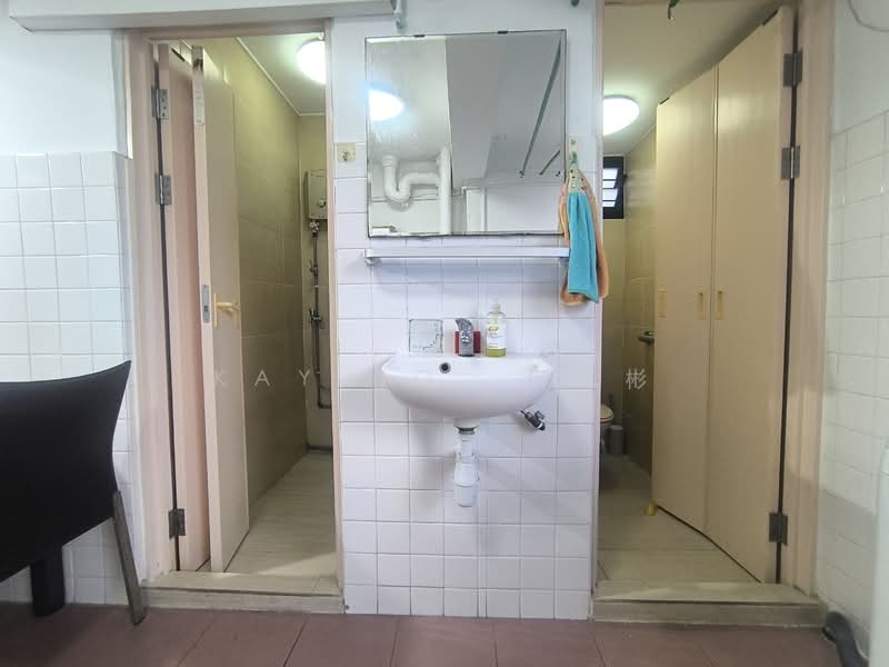 2 Tanjong Pagar Plaza, 2 Tanjong Pagar Plaza, 2 Bedrooms, 600 sqft, HDB Flat For Rent, by Kay HO  何杰彬, 500113711 - Bathroom - PropertyGuru.com.sg