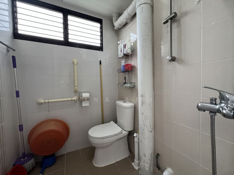 157 Tampines Street 12, 157 Tampines Street 12, Room Rental, 150 sqft, HDB Flat For Rent, by Rina Ang, 500113733 - Bathroom - PropertyGuru.com.sg