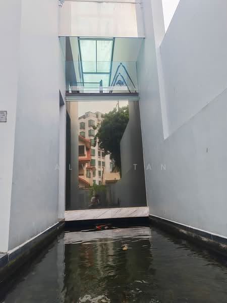 3 STOREY SEMI D/ CUL DE SAC/VERY PRIVATE STREET, HAIGSVILLE DRIVE, 7 Bedrooms, 6,000 sqft, Semi-Detached House For Sale, by Alvin Tan, 500113748 - Exterior - PropertyGuru.com.sg