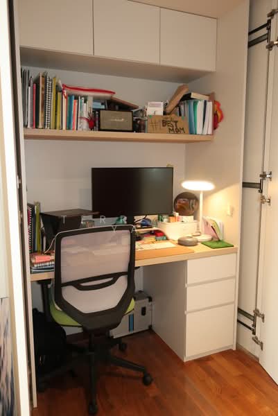 River Place, 60 Havelock Road, 3 Bedrooms, 1,582 sqft, Condominium For Rent, by Terrence Yap, 500113750 - Fold-Away Work Station in Master B Study - PropertyGuru.com.sg