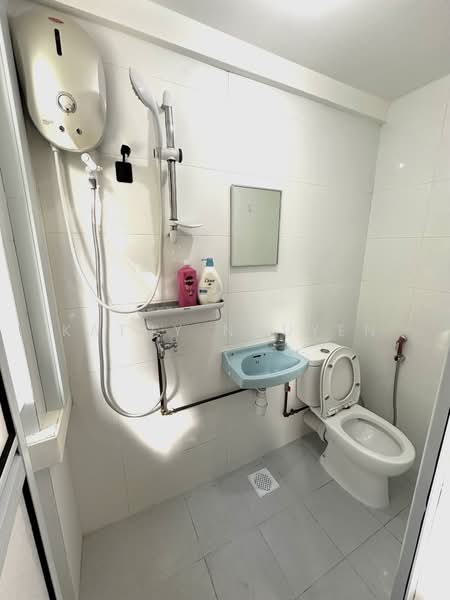 Sims 450 Centre, 450 Sims Avenue, Studio, 281 sqft, Walk-up Apartment For Rent, by Kathy Nguyen, 500113751 - Bathroom - PropertyGuru.com.sg