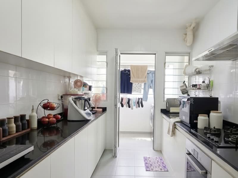 633B Senja Green, 633B Senja Road, 3 Bedrooms, 1,001 sqft, HDB Flat For Sale, by Chester Lim 林俊贤, 500113762 - Kitchen - PropertyGuru.com.sg