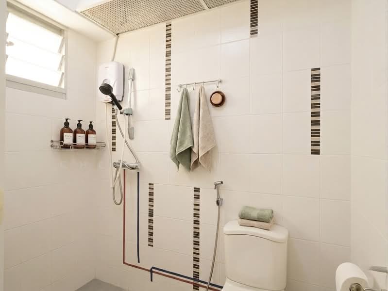 633B Senja Green, 633B Senja Road, 3 Bedrooms, 1,001 sqft, HDB Flat For Sale, by Chester Lim 林俊贤, 500113762 - Master toilet - PropertyGuru.com.sg