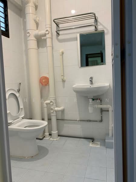 110 Jurong East Street 13, 110 Jurong East Street 13, 2 Bedrooms, 721 sqft, HDB Flat For Rent, by Heather Tan, 500113766 - Bathroom - PropertyGuru.com.sg