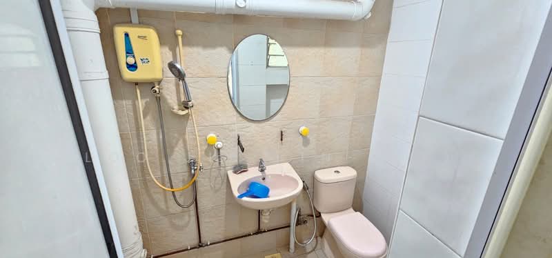 19 Queen's Close, 19 Queen's Close, 3 Bedrooms, 1,152 sqft, HDB Flat For Sale, by Loo Jia Bin (Jo), 500113770 - Bathroom - PropertyGuru.com.sg