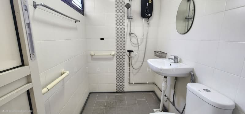 210 Serangoon Central, 210 Serangoon Central, 3 Bedrooms, 900 sqft, HDB Flat For Sale, by Natalie Hon, 500113774 - Bathroom - PropertyGuru.com.sg