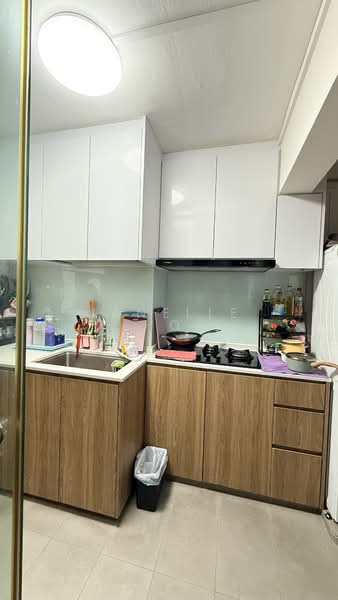 111 Mcnair Road, 111 Mcnair Road, 3 Bedrooms, 904 sqft, HDB Flat For Sale, by Janelle Ho, 500113778 - Kitchen - PropertyGuru.com.sg