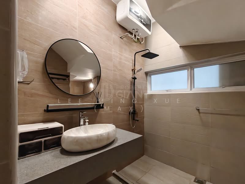 Jalan Lebat Daun, , 5 Bedrooms, 3,800 sqft, Semi-Detached House For Sale, by Lee Ming Xue (Max), 500113782 - Bathroom - PropertyGuru.com.sg