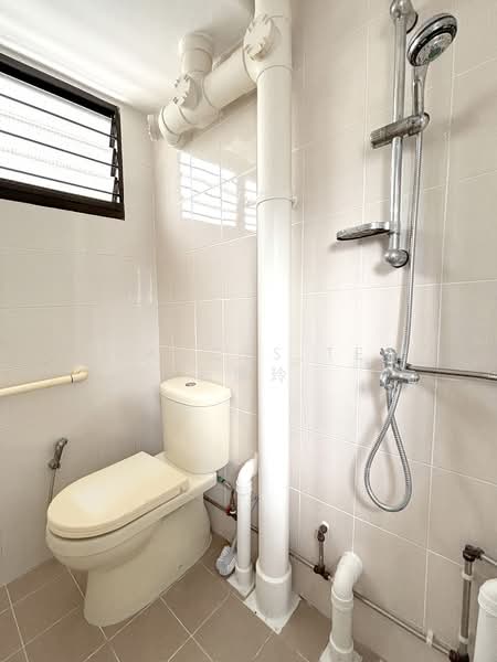 217 Bedok North Street 1, 217 Bedok North Street 1, 2 Bedrooms, 732 sqft, HDB Flat For Sale, by Frances Teo 张佩玲, 500113783 - Bathroom - PropertyGuru.com.sg