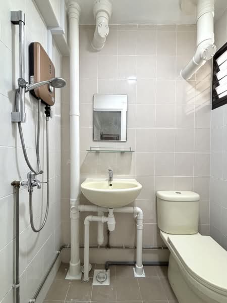 217 Bedok North Street 1, 217 Bedok North Street 1, 2 Bedrooms, 732 sqft, HDB Flat For Sale, by Frances Teo 张佩玲, 500113783 - Bathroom - PropertyGuru.com.sg