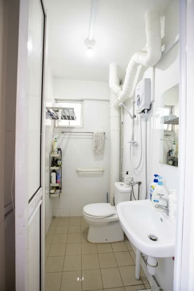 666 Yishun Avenue 4, 666 Yishun Avenue 4, 4 Bedrooms, 1,765 sqft, HDB Flat For Sale, by Marcus Chong, 500113785 - Bathroom - PropertyGuru.com.sg