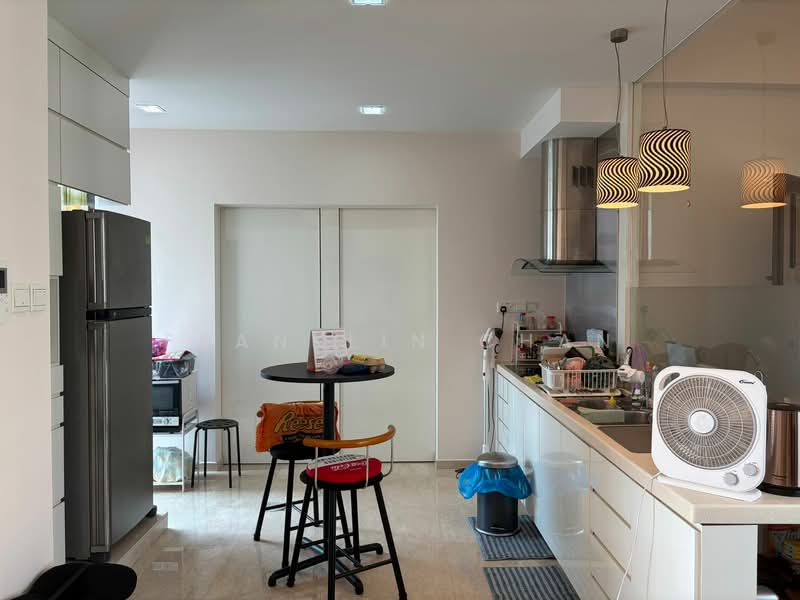 Cavendish Park, 16 Pine Grove, 2 Bedrooms, 1,141 sqft, Condominium For Sale, by Franklin Chan, 500113787 - Kitchen - PropertyGuru.com.sg