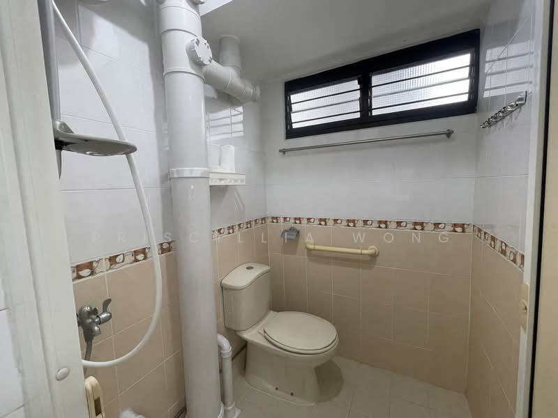 212 Ang Mo Kio Avenue 3, 212 Ang Mo Kio Avenue 3, 2 Bedrooms, 721 sqft, HDB Flat For Rent, by Priscillia Wong, 500113832 - Common Bathroom - PropertyGuru.com.sg