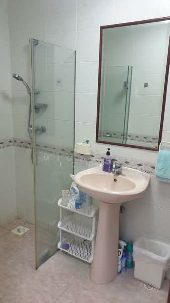 The Hillside, 343 Upper Bukit Timah Road, 3 Bedrooms, 1,528 sqft, Condominium For Rent, by Michael Fong, 500113834 - Bathroom - PropertyGuru.com.sg