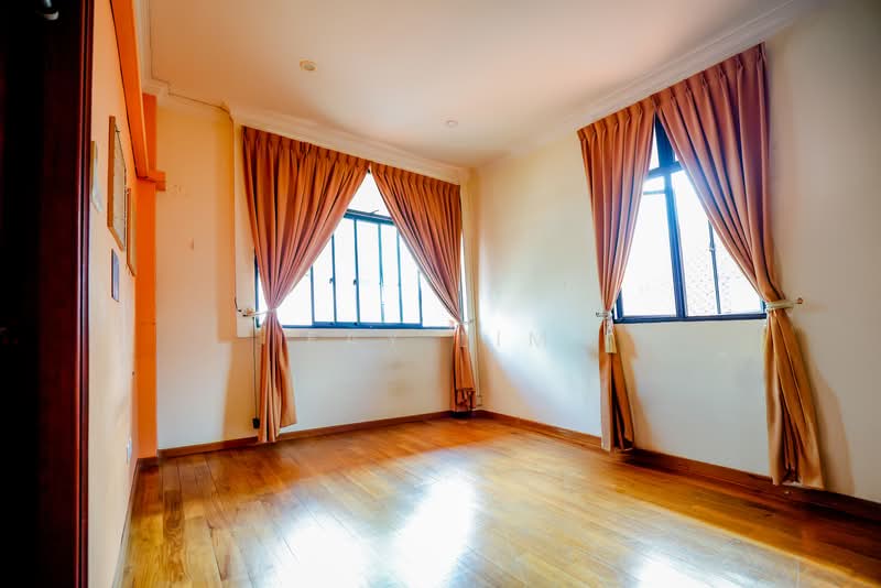 3-Storey Freehold Detached near Kovan & Serangoon MRT, , 7 Bedrooms, 5,650 sqft, Detached House For Sale, by Fay Lim, 500113845 - 2nd Storey Ensuite Bedroom - PropertyGuru.com.sg