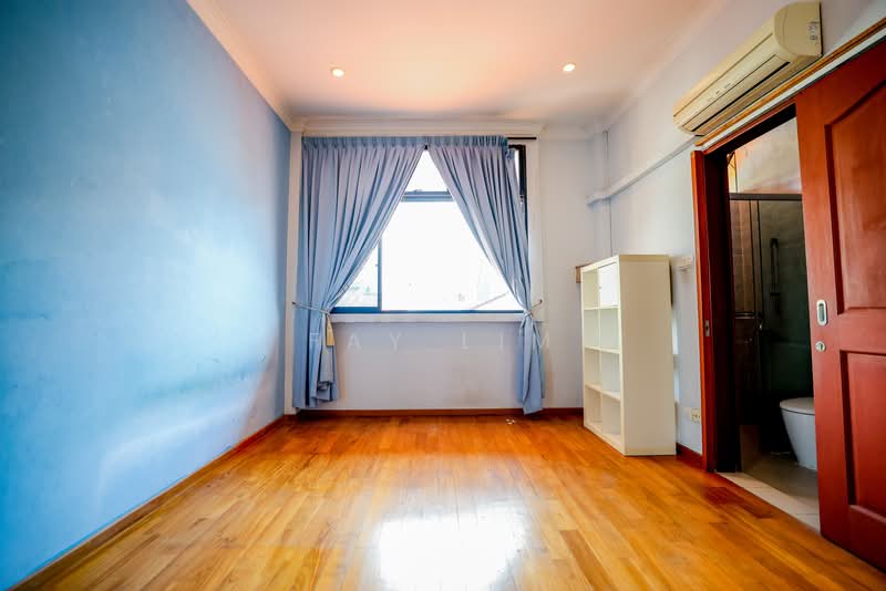 3-Storey Freehold Detached near Kovan & Serangoon MRT, , 7 Bedrooms, 5,650 sqft, Detached House For Sale, by Fay Lim, 500113845 - 2nd Storey Ensuite Bedroom - PropertyGuru.com.sg