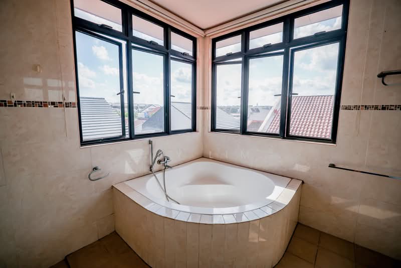 3-Storey Freehold Detached near Kovan & Serangoon MRT, , 7 Bedrooms, 5,650 sqft, Detached House For Sale, by Fay Lim, 500113845 - Master Bathroom - PropertyGuru.com.sg