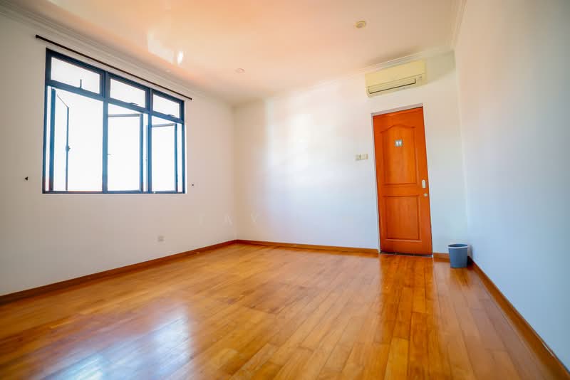3-Storey Freehold Detached near Kovan & Serangoon MRT, , 7 Bedrooms, 5,650 sqft, Detached House For Sale, by Fay Lim, 500113845 - 3rd Storey Ensuite Bedroom - PropertyGuru.com.sg
