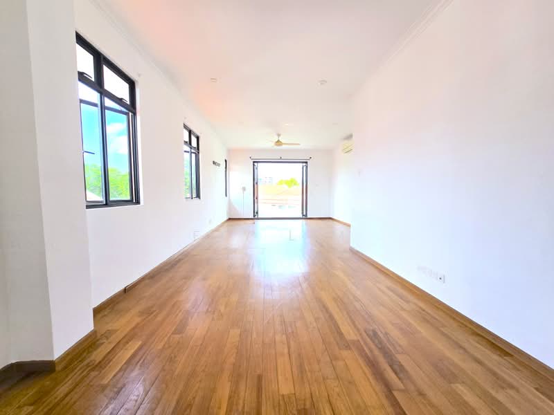 3-Storey Freehold Detached near Kovan & Serangoon MRT, , 7 Bedrooms, 5,650 sqft, Detached House For Sale, by Fay Lim, 500113845 - 3rd Storey - 2nd Master Ensuite Bedroom - PropertyGuru.com.sg