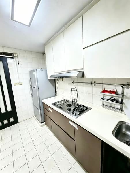 675A Jurong West Street 64, 675A Jurong West Street 64, 3 Bedrooms, 1,184 sqft, HDB Flat For Sale, by Saravanan (Van), 500113860 - Kitchen - PropertyGuru.com.sg