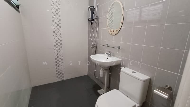 112 Bukit Batok West Avenue 6, 112 Bukit Batok West Avenue 6, 3 Bedrooms, 1,119 sqft, HDB Flat For Rent, by Winston Shen, 500113865 - Bathroom - PropertyGuru.com.sg
