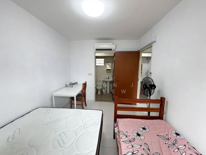 312B Clementi Avenue 4, 312B Clementi Avenue 4, 2 Bedrooms, 743 sqft, HDB Flat For Rent, by Siyo Jun Jie Andrew, 500113871 - Bedroom - PropertyGuru.com.sg
