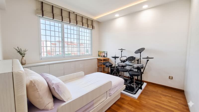 Freehold Tastefully Renovated Within 1km to Ai Tong Pri & Next to MRT!, , 3 Bedrooms, 1,442 sqft, Condominium For Sale, by Peter Loh 彼得, 500113878 - Bedroom - PropertyGuru.com.sg