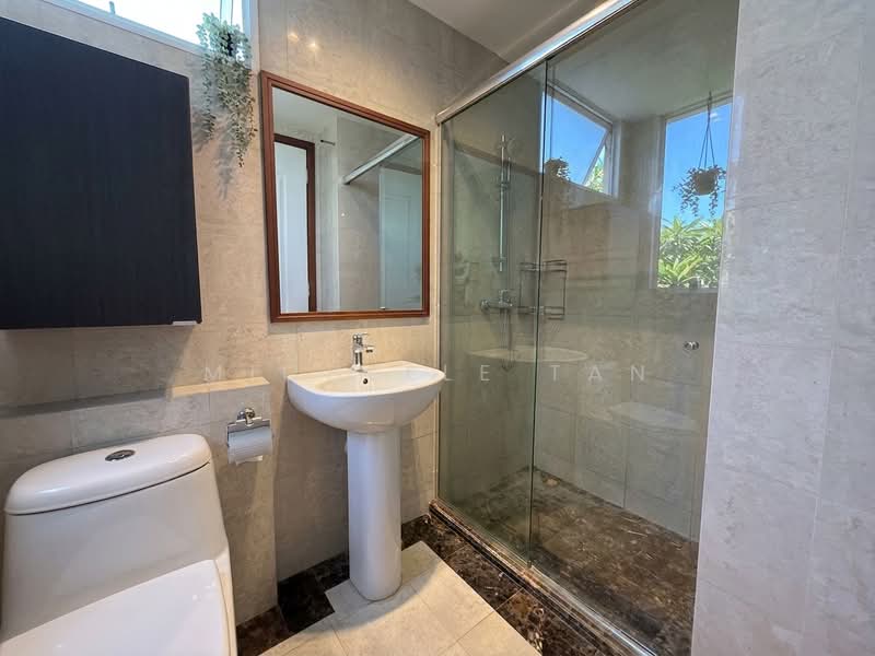 Alessandrea, 31 Alexandra Road, 3 Bedrooms, 1,001 sqft, Apartment For Sale, by Michelle Tan, 500113885 - Bathroom - PropertyGuru.com.sg