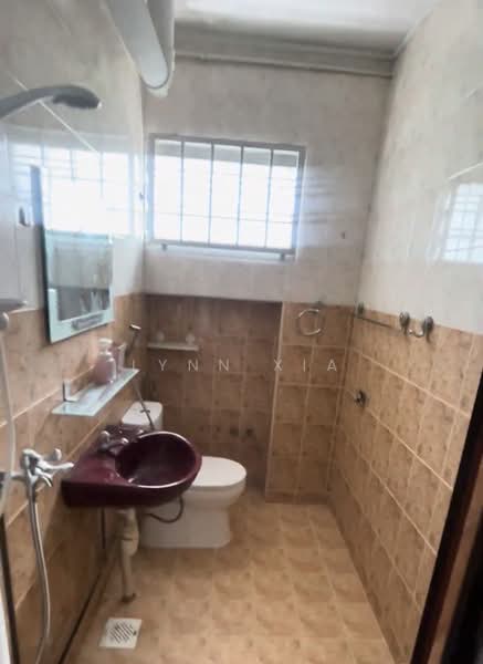 856 Jurong West Street 81, 856 Jurong West Street 81, 3 Bedrooms, 1,313 sqft, HDB Flat For Rent, by Lynn Xia, 500113889 - Bathroom - PropertyGuru.com.sg