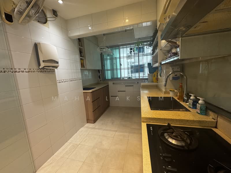 210A Compassvale Lane, 210A Compassvale Lane, 3 Bedrooms, 1,001 sqft, HDB Flat For Sale, by MAHA LAKSHMI, 500113906 - Kitchen - PropertyGuru.com.sg