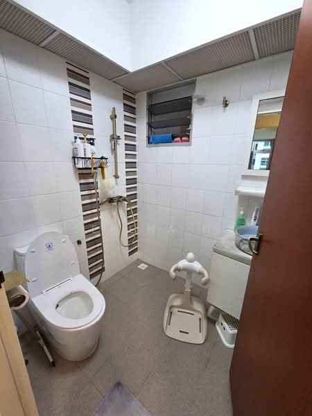 504C Yishun Street 51, 504C Yishun Street 51, 3 Bedrooms, 1,001 sqft, HDB Flat For Rent, by Serena Ho, 500113910 - Bathroom - PropertyGuru.com.sg
