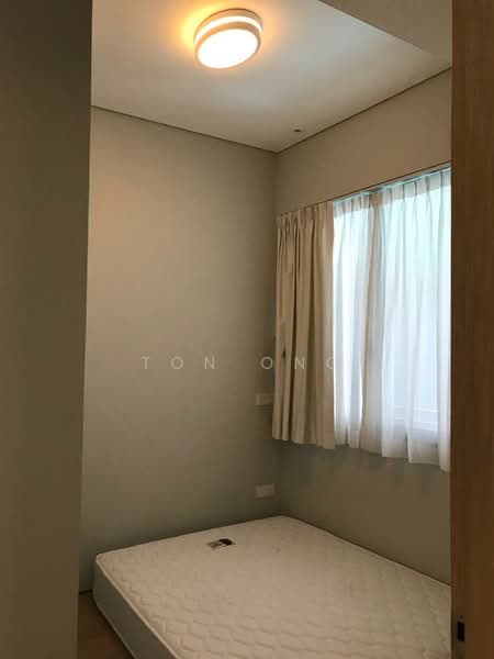 The Laurels @ Cairnhill Road, 40 Cairnhill Road, 2 Bedrooms, 883 sqft, Condominium For Sale, by Ton Ong, 500113927 - Bedroom - PropertyGuru.com.sg