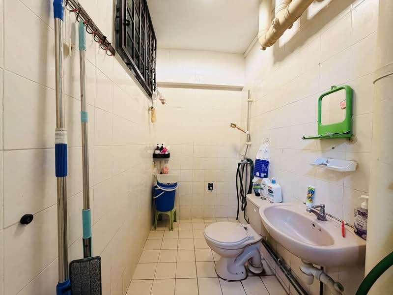 437 Fajar Road, 437 Fajar Road, 3 Bedrooms, 1,076 sqft, HDB Flat For Sale, by Vicole Lim, 500113942 - Bathroom - PropertyGuru.com.sg