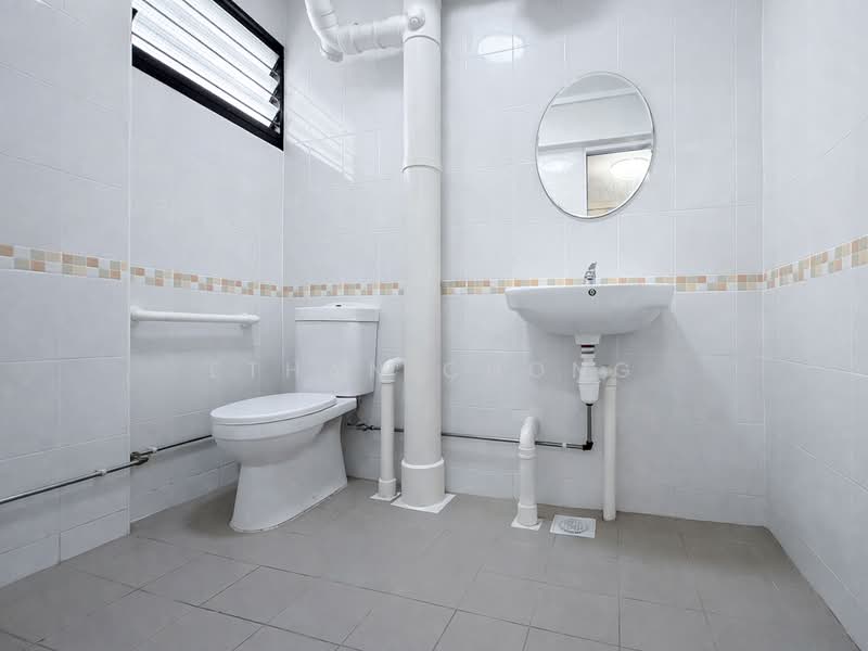 226 Jurong East Street 21, 226 Jurong East Street 21, 3 Bedrooms, 1,292 sqft, HDB Flat For Sale, by Ethan Chong, 500113960 - Bathroom - PropertyGuru.com.sg