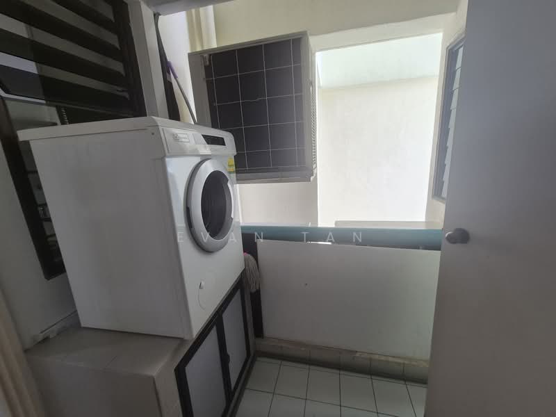 The Tanamera, 1 Tanah Merah Kechil Road, Room Rental, 120 sqft, Condominium For Rent, by Evan Tan, 500113981 - Balcony - PropertyGuru.com.sg