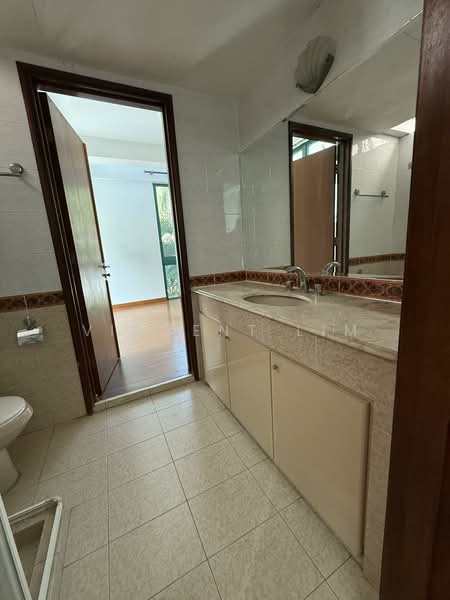 Kew crescent, Kew Crescent, 6 Bedrooms, 4,500 sqft, Semi-Detached House For Rent, by Vincent Lim, 500114006 - Bathroom - PropertyGuru.com.sg