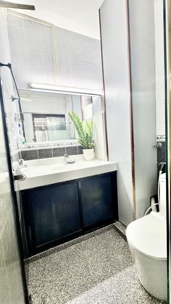 309 Jurong East Street 32, 309 Jurong East Street 32, 3 Bedrooms, 1,463 sqft, HDB Flat For Sale, by Ryan Yeo, 500114030 - Bathroom - PropertyGuru.com.sg