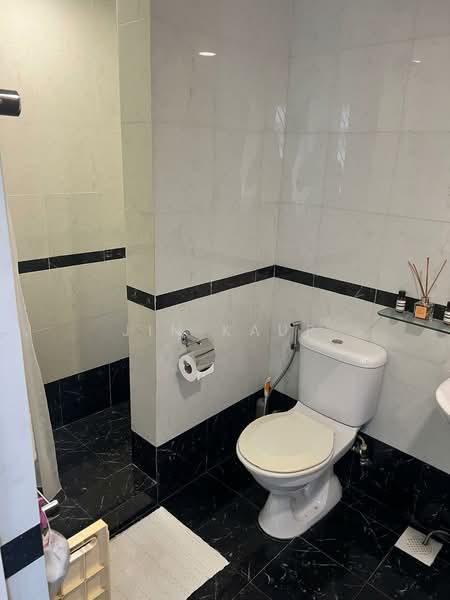 Cairnhill Plaza, 55 Cairnhill Road, 3 Bedrooms, 2,820 sqft, Apartment For Rent, by Jin Kaur, 500114037 - Bathroom - PropertyGuru.com.sg