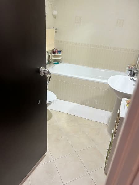 Cairnhill Plaza, 55 Cairnhill Road, 3 Bedrooms, 2,820 sqft, Apartment For Rent, by Jin Kaur, 500114037 - Bathroom - PropertyGuru.com.sg