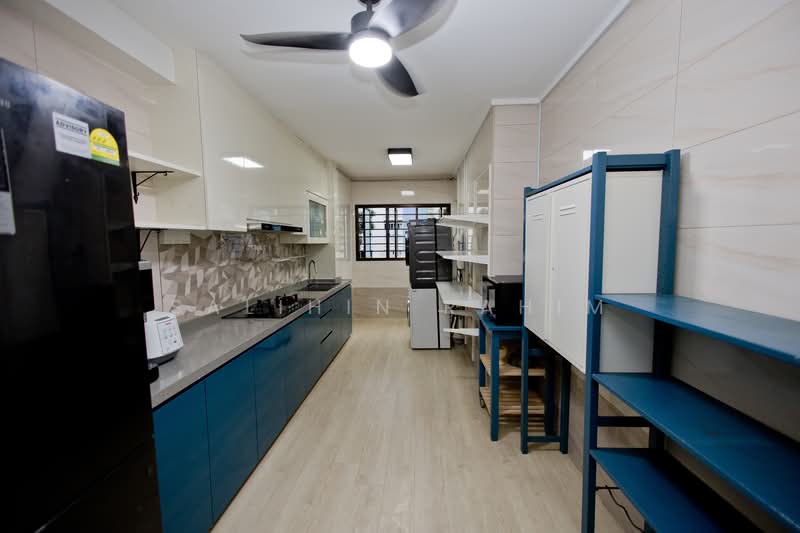 247 Bukit Batok East Avenue 5, 247 Bukit Batok East Avenue 5, 3 Bedrooms, 1,109 sqft, HDB Flat For Sale, by SALIHIN RAHIM, 500114040 - Well-Renovated Kitchen - PropertyGuru.com.sg