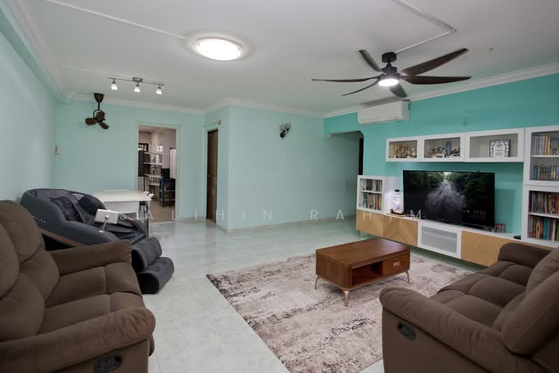 247 Bukit Batok East Avenue 5, 247 Bukit Batok East Avenue 5, 3 Bedrooms, 1,109 sqft, HDB Flat For Sale, by SALIHIN RAHIM, 500114040 - Spacious Living Room - PropertyGuru.com.sg