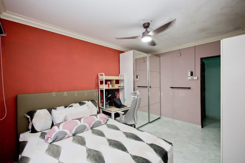 247 Bukit Batok East Avenue 5, 247 Bukit Batok East Avenue 5, 3 Bedrooms, 1,109 sqft, HDB Flat For Sale, by SALIHIN RAHIM, 500114040 - Spacious Bedroom - PropertyGuru.com.sg