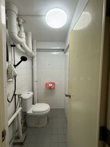 2 Jalan Bukit Ho Swee, 2 Jalan Bukit Ho Swee, 1 Bedroom, 366 sqft, HDB Flat For Rent, by Aileen Zhang (爱琳）, 500114046 - Bathroom - PropertyGuru.com.sg