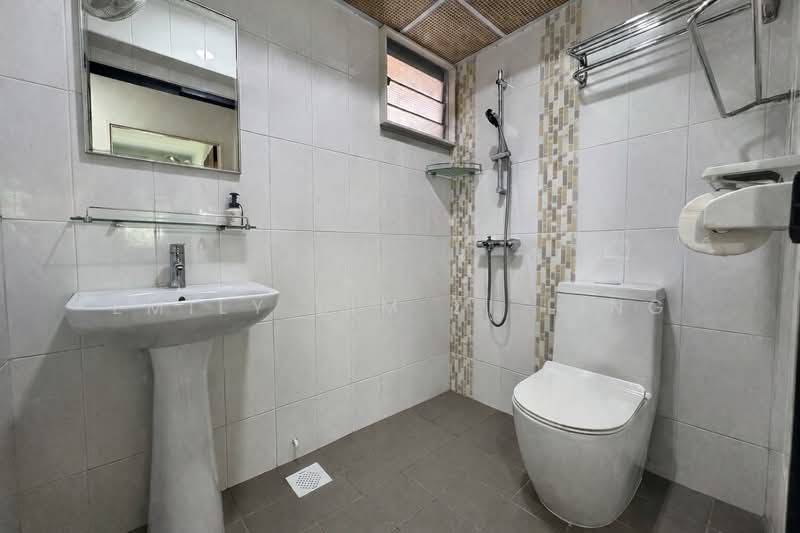 511C Yishun Street 51, 511C Yishun Street 51, 2 Bedrooms, 731 sqft, HDB Flat For Sale, by Emily Lim Zi Ling, 500114050 - Bathroom - PropertyGuru.com.sg