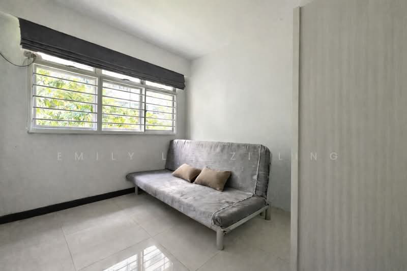 511C Yishun Street 51, 511C Yishun Street 51, 2 Bedrooms, 731 sqft, HDB Flat For Sale, by Emily Lim Zi Ling, 500114050 - Living Room - PropertyGuru.com.sg