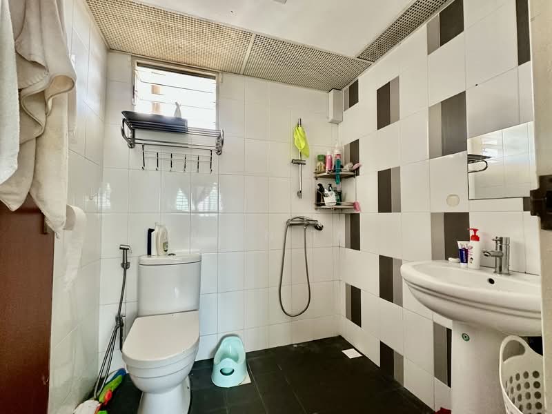 467B Fernvale Link, 467B Fernvale Link, 2 Bedrooms, 732 sqft, HDB Flat For Sale, by Karen Tan, 500114116 - Bathroom - PropertyGuru.com.sg